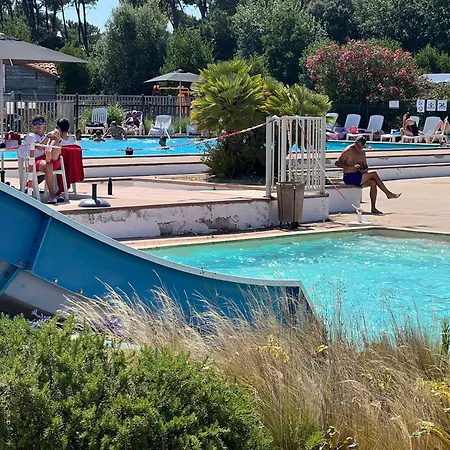 Coco 2 Adultes Et 2 Enfants Avec Terrasse Vue Sur Le Et Acces Parc Aquatique Gratuit דירה